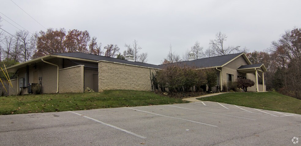 More Photos Of 5007 Max Ridge Ct, Louisville Veterinarian Kennel For Sale