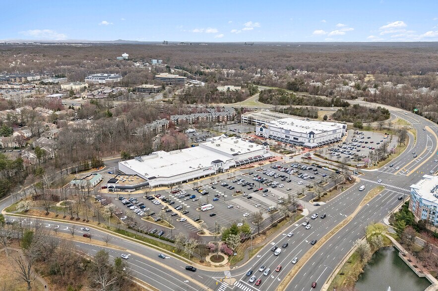 More Photos Of 12100-12220 W Fairfax Towne Center, Fairfax Unknown For Lease