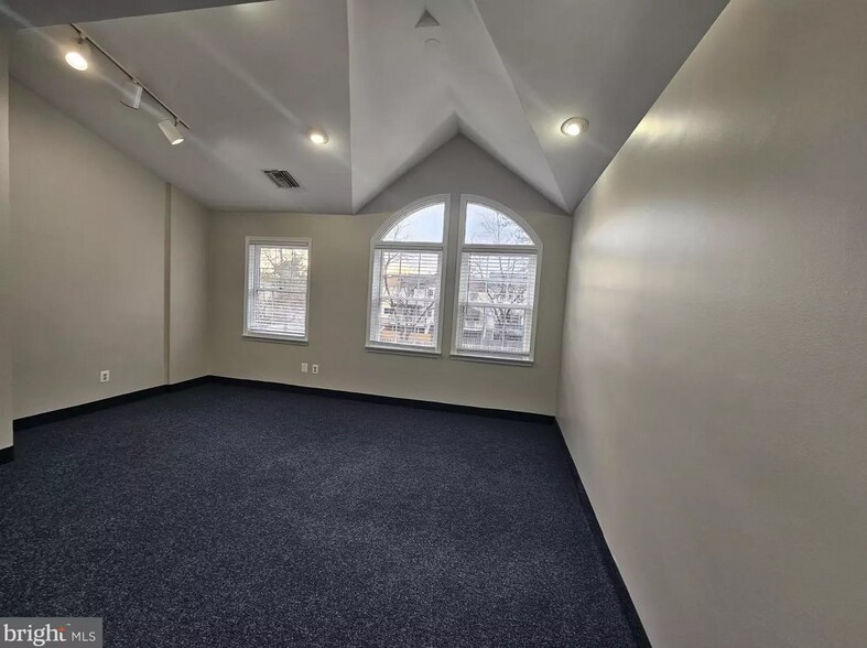 More Photos Of 7500-7516 Diplomat Dr, Manassas Office For Lease