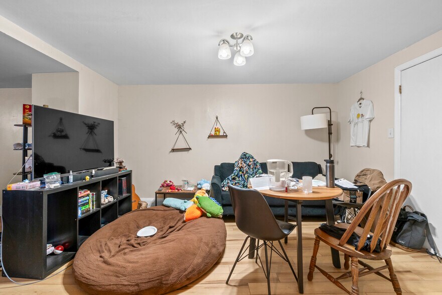 More Photos Of 211 E 33rd St, Baltimore Multifamily For Sale