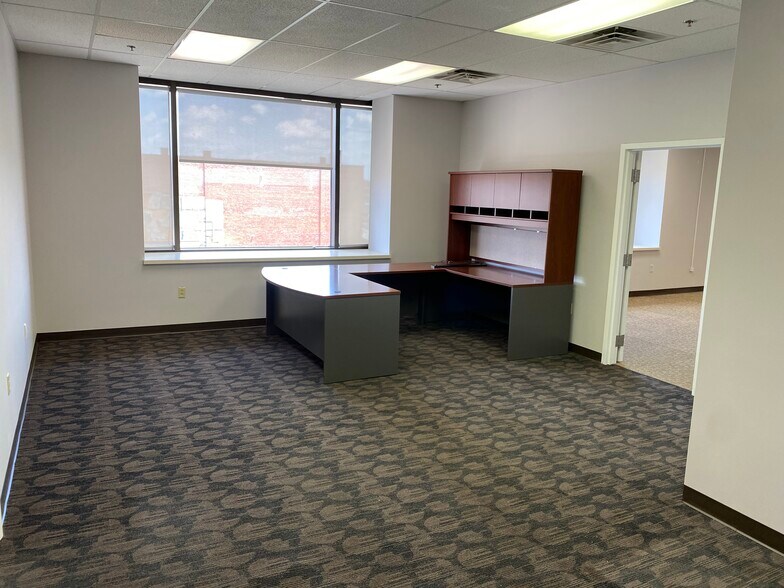 More Photos Of 165 W Center St, Marion Medical For Lease