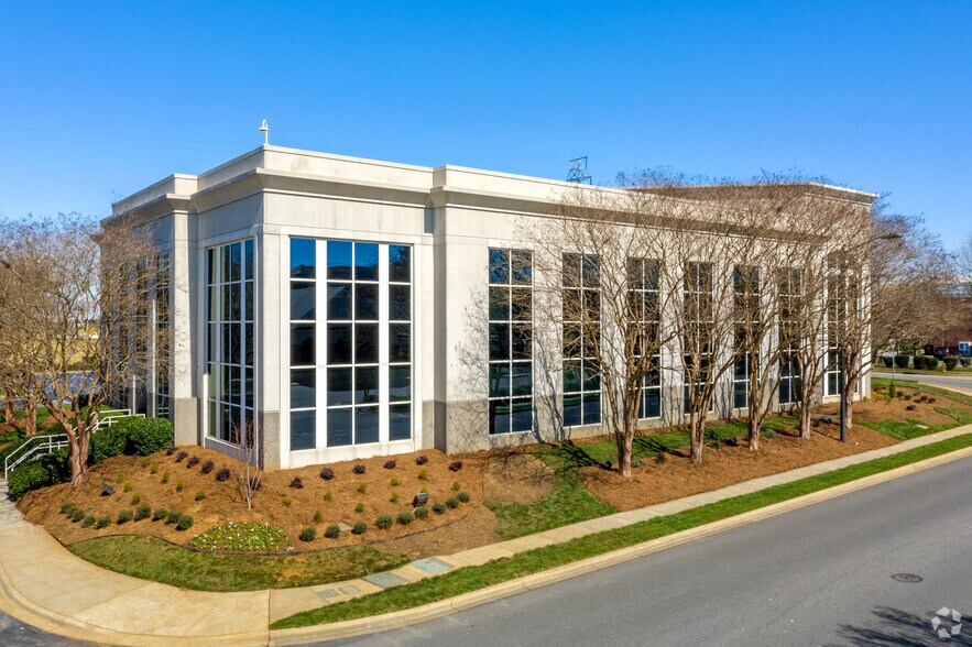 More Photos Of 13900 Conlan Cir, Charlotte Office For Lease