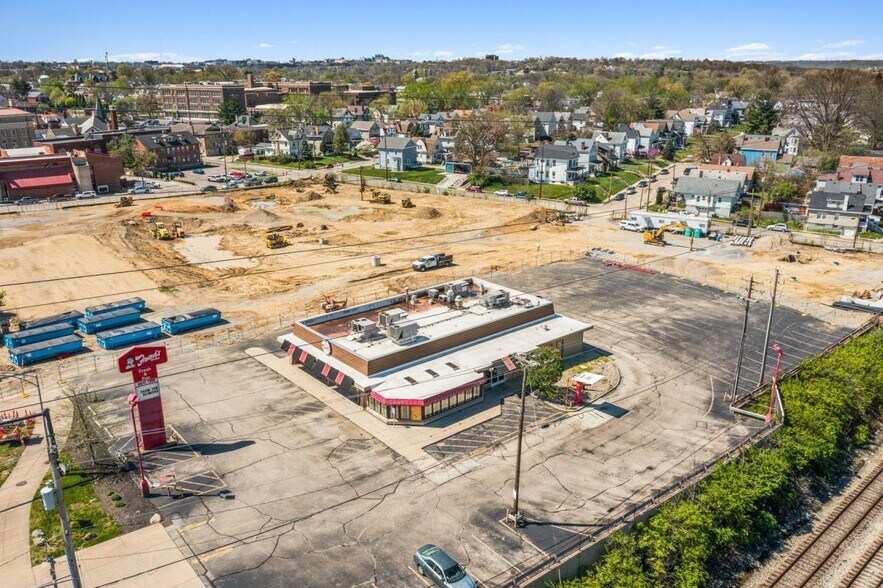 More Photos Of 4765 Montgomery Rd, Cincinnati Restaurant For Sale