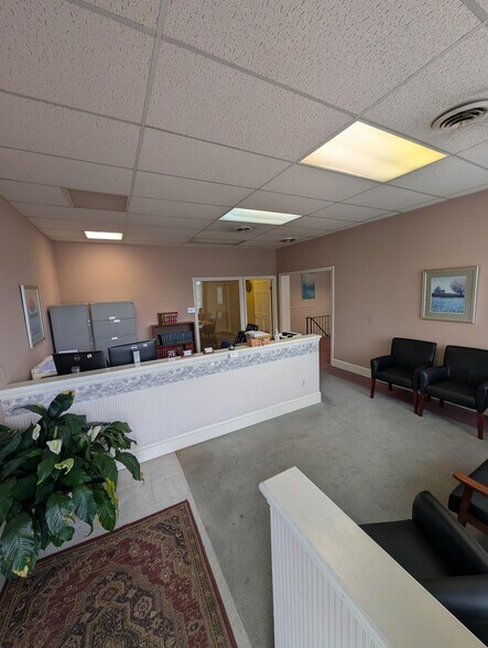 More Photos Of 565 Newark Pompton Tpke, Pompton Plains Office For Lease