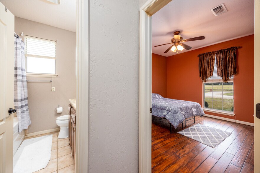 More Photos Of 12625 Sandpiper Rd, Thackerville Specialty For Sale