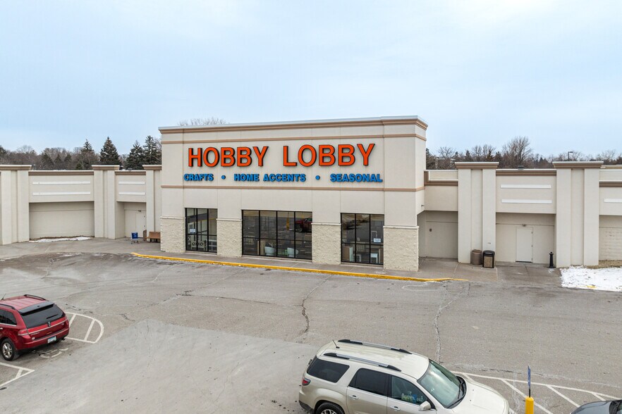 More Photos Of 3000 N White Bear Ave, Maplewood Unknown For Lease