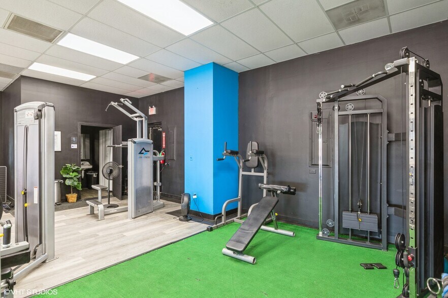 More Photos Of 366-380 Bank Dr, Mchenry Restaurant For Lease