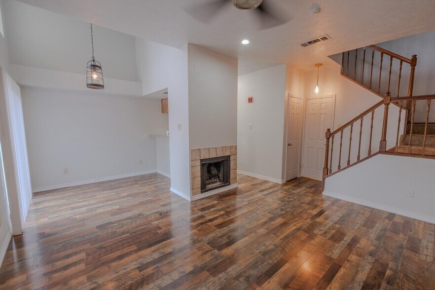 More Photos Of 501 Arbor Creek Dr, Euless Apartments For Sale