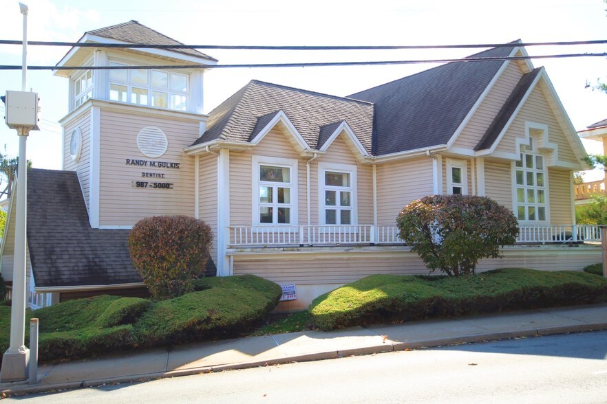 More Photos Of 15 1st St, Staten Island Office For Sale