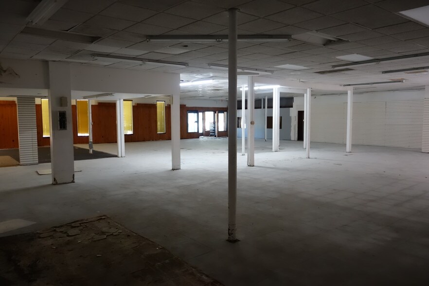 More Photos Of 502 Wells Rd, Orange Park General Retail For Sale