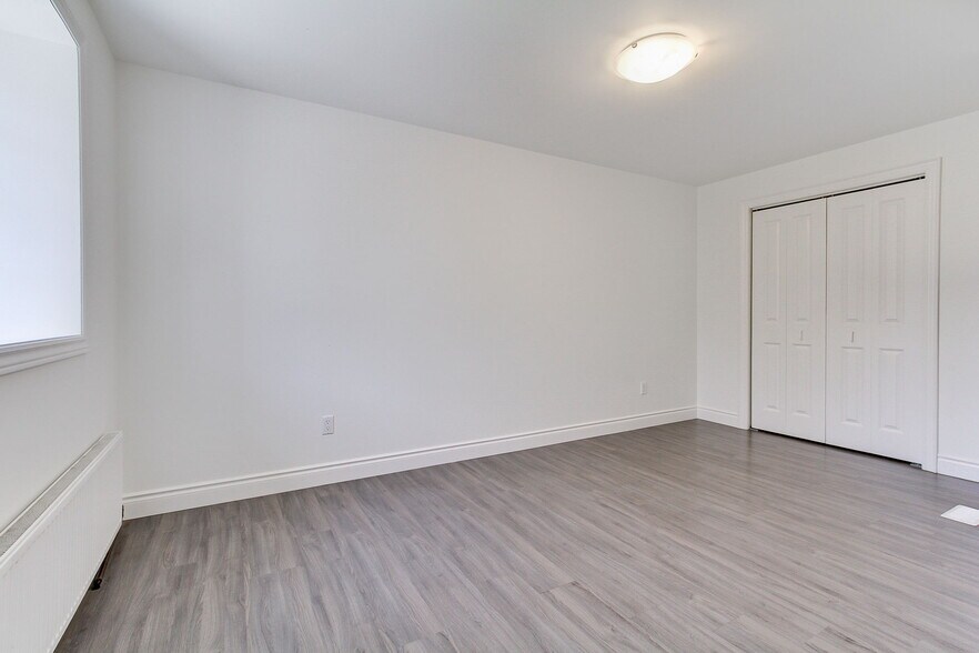 More Photos Of 395 Bay St W, Brock Office For Sale