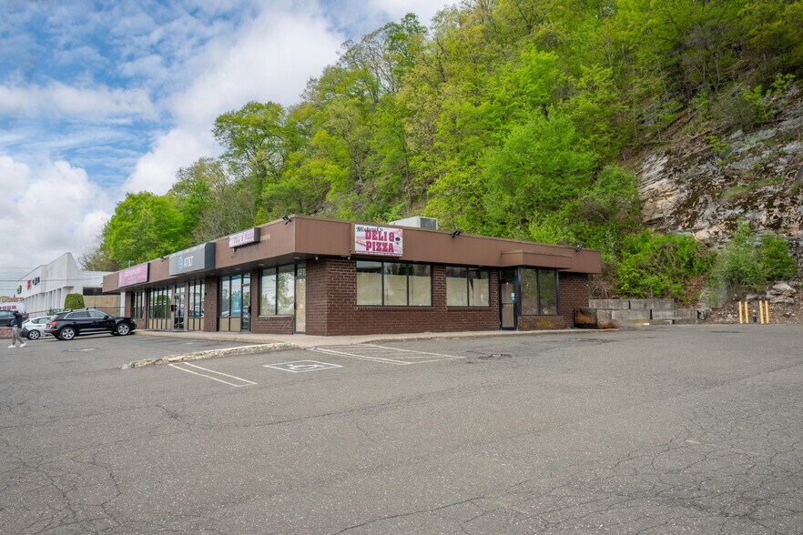 More Photos Of 132 Federal Rd, Danbury Storefront For Lease