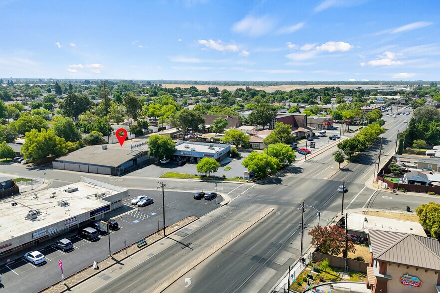 More Photos Of 5303 Freeport Blvd, Sacramento Storefront For Lease
