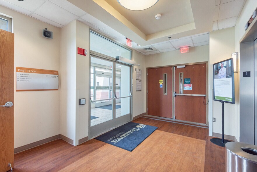 More Photos Of 120 Hospital Dr, Jefferson City Medical For Lease