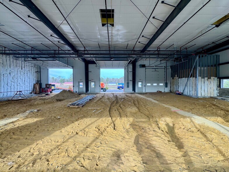 More Photos Of 31013 Besche Ave, Georgetown Showroom For Lease