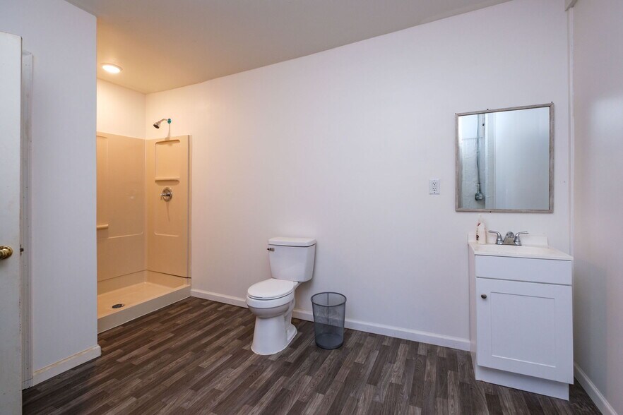More Photos Of 1090 Virginia Ave, Harrisonburg Light Distribution For Sale