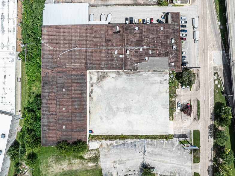More Photos Of 6628-6630 Gulf Fwy, Houston Light Distribution For Lease