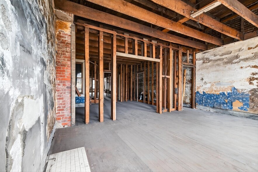 More Photos Of 210 E 5th Ave, Tarentum Office For Sale