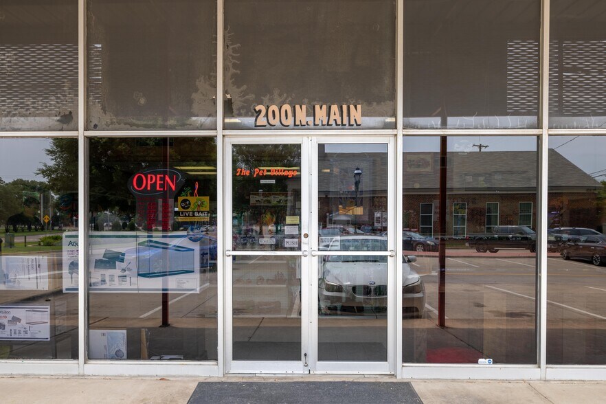 More Photos Of 200 N Main St, Duncanville Storefront Retail Office For Sale