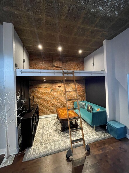 More Photos Of 9 W Main St, Ardmore Office For Sale