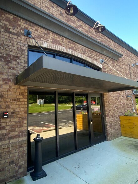 More Photos Of 7899 Cottage Hill Rd, Mobile Restaurant For Sale