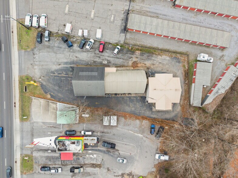 More Photos Of 1959 Fort Campbell Blvd, Clarksville Freestanding For Sale