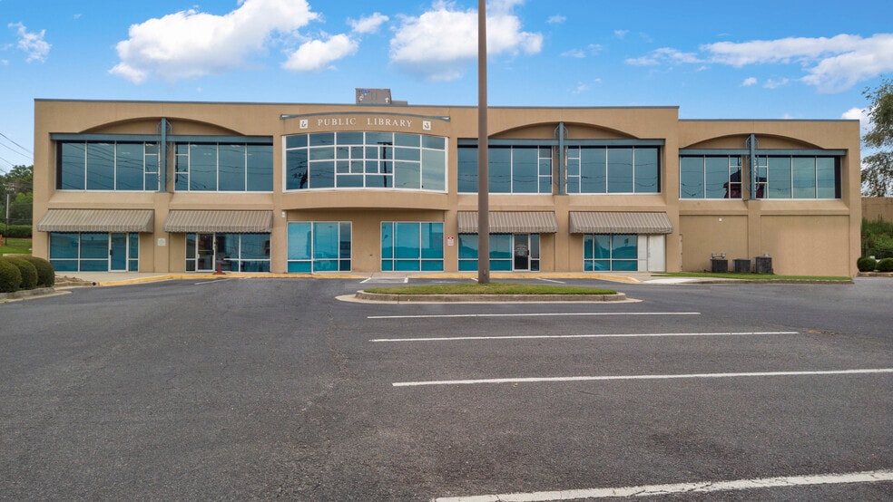 More Photos Of 110 Holiday Dr, Macon-Bibb Medical For Sale