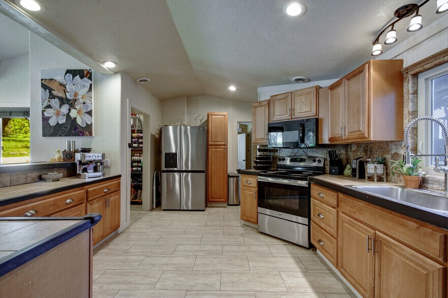 More Photos Of 1340 Hinch Dr, New Braunfels Apartments For Sale