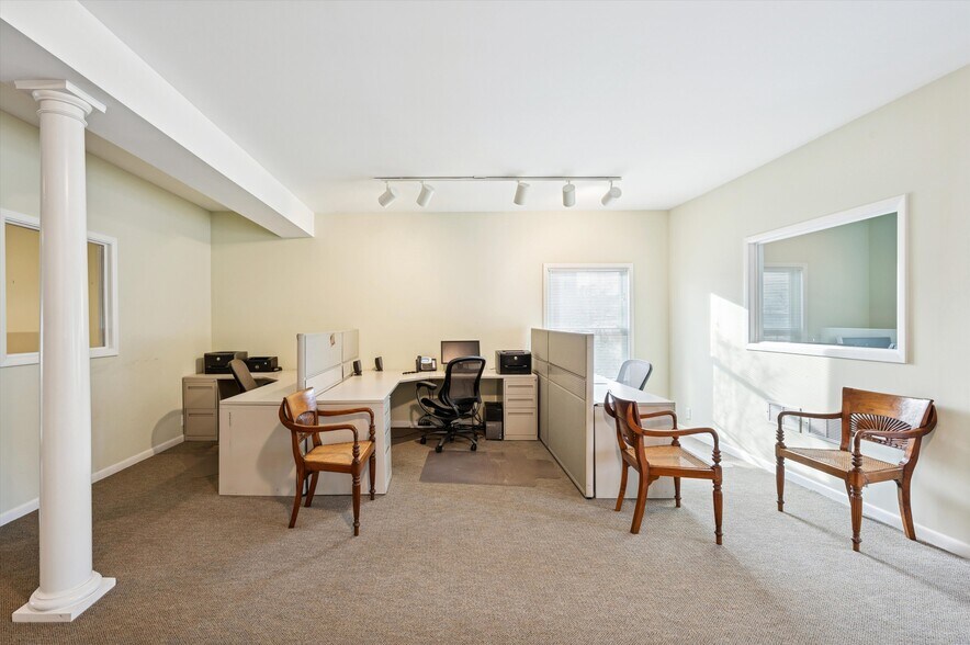 More Photos Of 28 Cameron St, Southampton Freestanding For Sale
