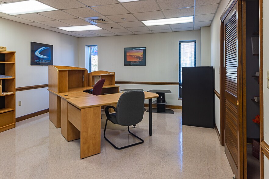 More Photos Of 101 Industrial Dr, Bristol Industrial For Sale