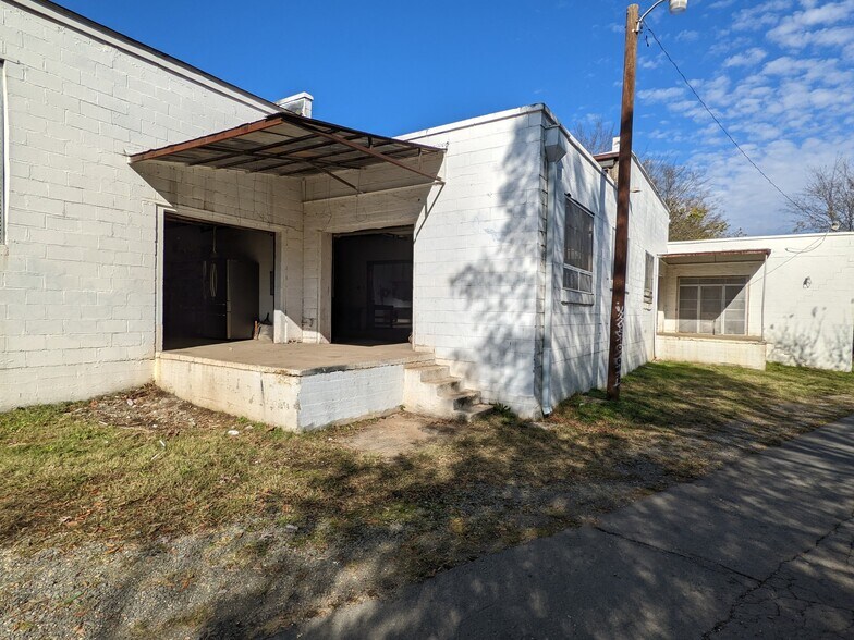 More Photos Of 2706 W 11th St, Little Rock Light Manufacturing For Sale