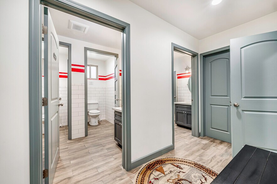 More Photos Of 1324-1332 N Avalon Blvd, Wilmington Office For Lease