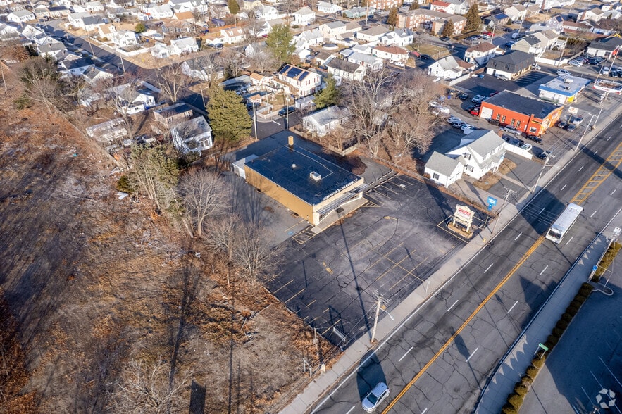 More Photos Of 10 Newport Ave, Pawtucket Freestanding For Lease