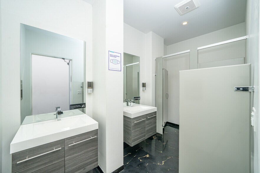 More Photos Of 3390 E Tremont Ave, Bronx General Retail For Sale