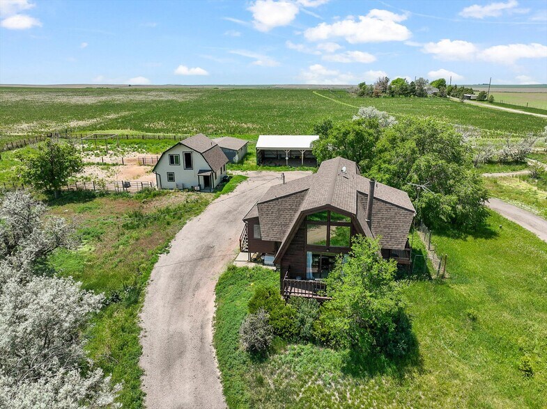 More Photos Of 1335 S Kio St, Watkins Veterinarian Kennel For Sale