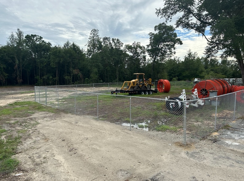 More Photos Of 140 Palm St NE, Live Oak Manufacturing For Lease