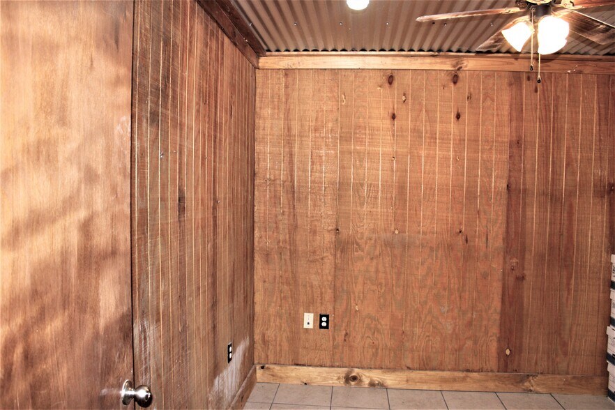 More Photos Of 201 Houston St, George West Warehouse For Lease