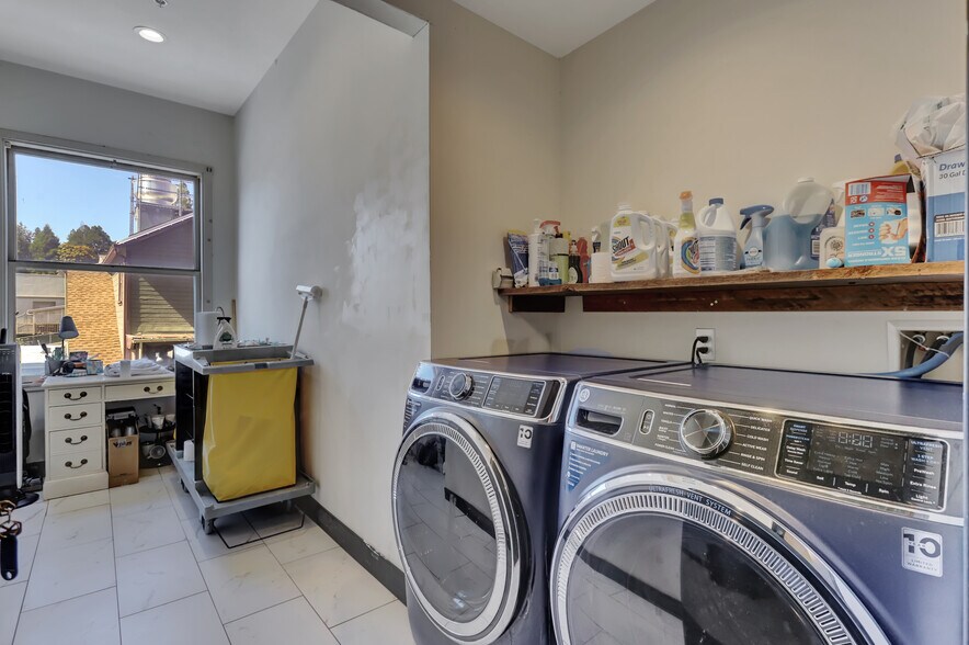 More Photos Of 233 Broad St, Nevada City Hotel For Sale