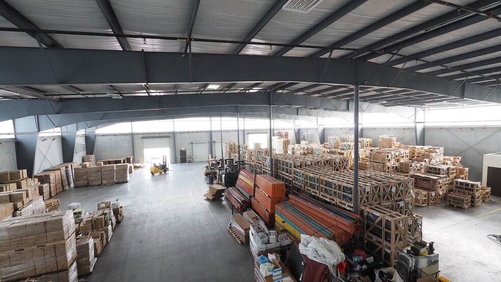 More Photos Of 21110 N Summitry Cir, Katy Warehouse For Lease