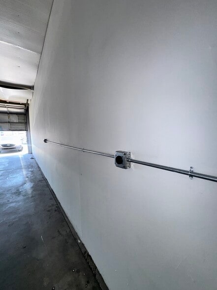 More Photos Of 2302-2320 Cabrera Ave, San Bernardino Service For Lease