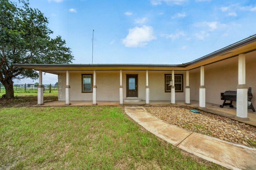 More Photos Of 4044 W FM 476, Poteet Flex For Sale