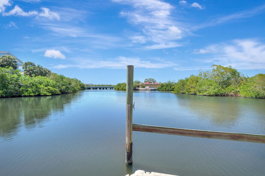 More Photos Of 193 Cocohatchee St, Naples Specialty For Sale