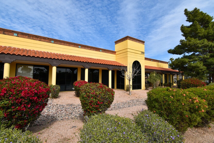 More Photos Of 3280 S Country Club Way, Tempe Unknown For Lease