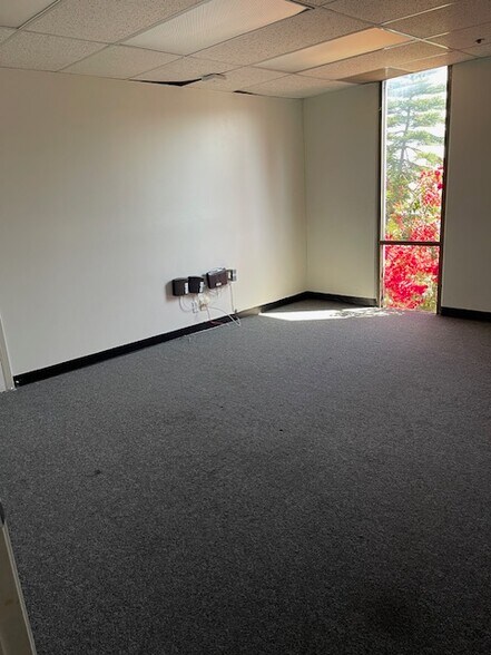 More Photos Of 551 W Crowther Ave, Placentia Warehouse For Lease