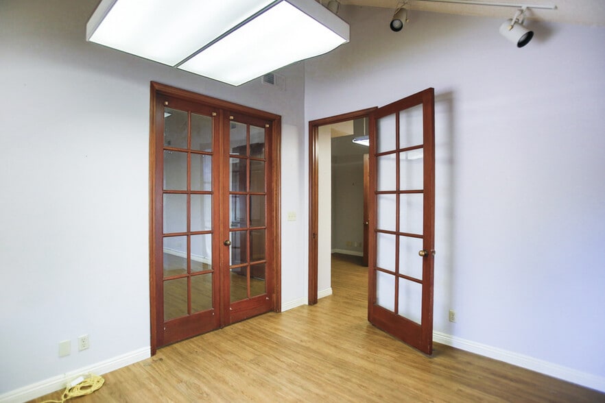 More Photos Of 1810 E 17th St, Santa Ana Medical For Lease