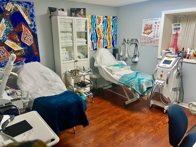 More Photos Of 5519 Hanley Rd, Tampa Storefront Retail Office For Sale