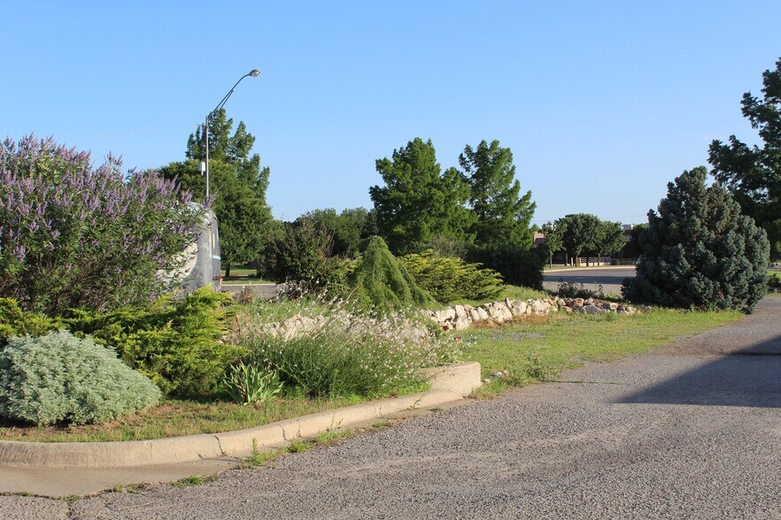 More Photos Of 2224 8th St, Woodward General Retail For Sale