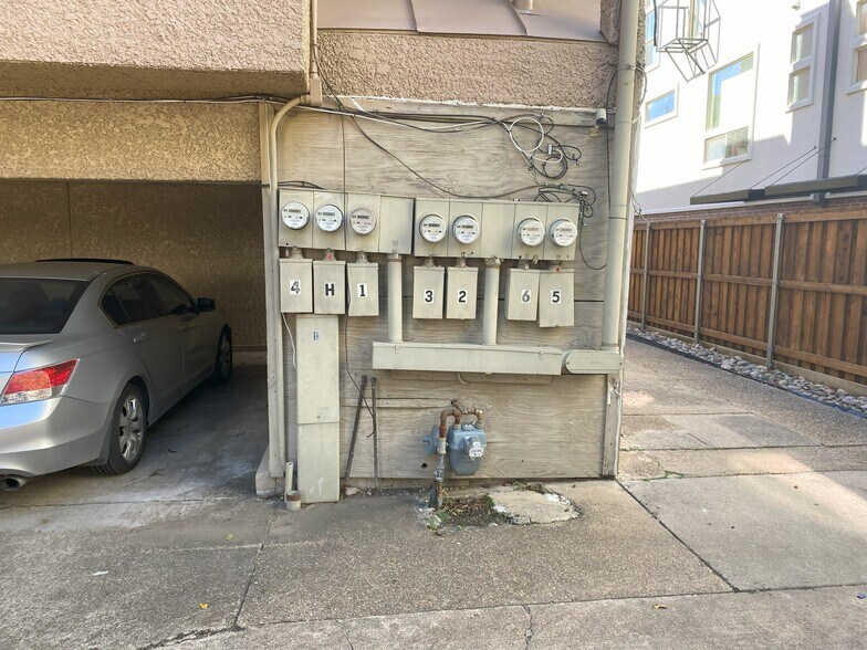 More Photos Of 4004 Gilbert Ave, Dallas Apartments For Sale