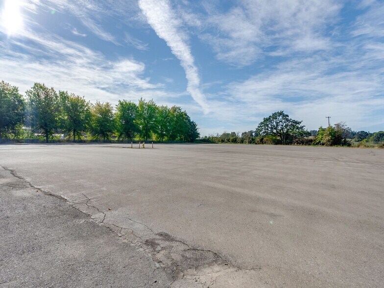 More Photos Of 16700 S Highway 99W, Amity Distribution For Sale