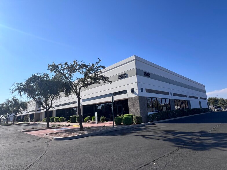 More Photos Of 2552 W Erie Dr, Tempe Unknown For Lease